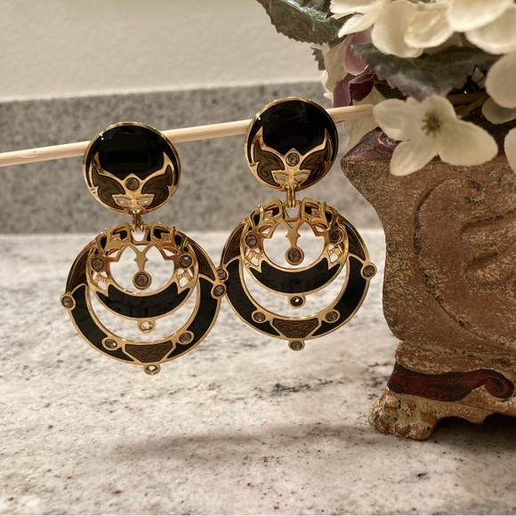 Vintage Edgar Berebi Black enamel and gold dangle clip on earrings - Picture 2 of 3